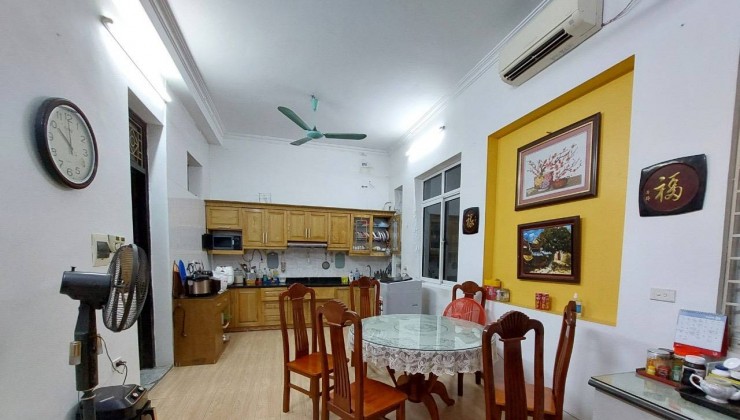 Cho Thuê nhà ngõ kinh doanh phố Hoàng Quốc Việt, Cầu Giấy- Sân rộng